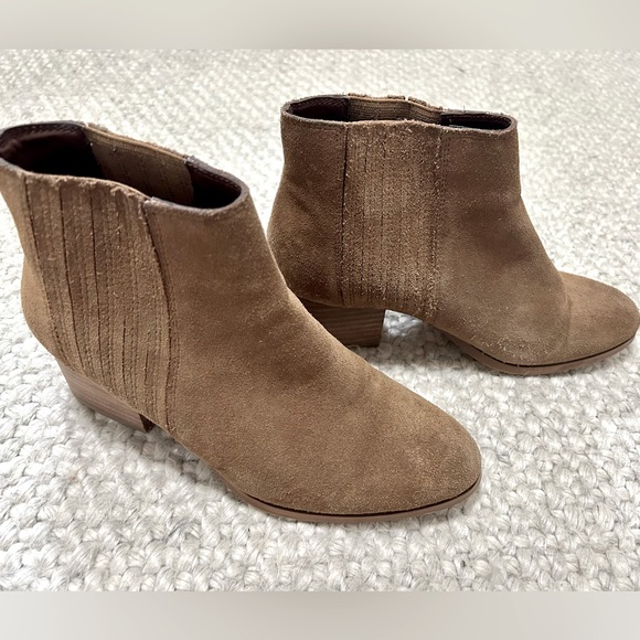ALDO brown suede ankle boot, size 6 - Picture 1 of 3
